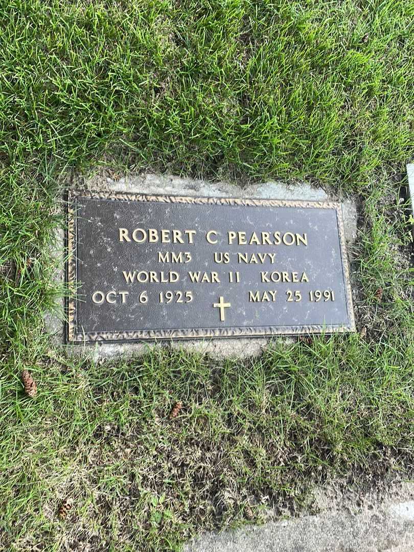 Robert C. Pearson's grave. Photo 5