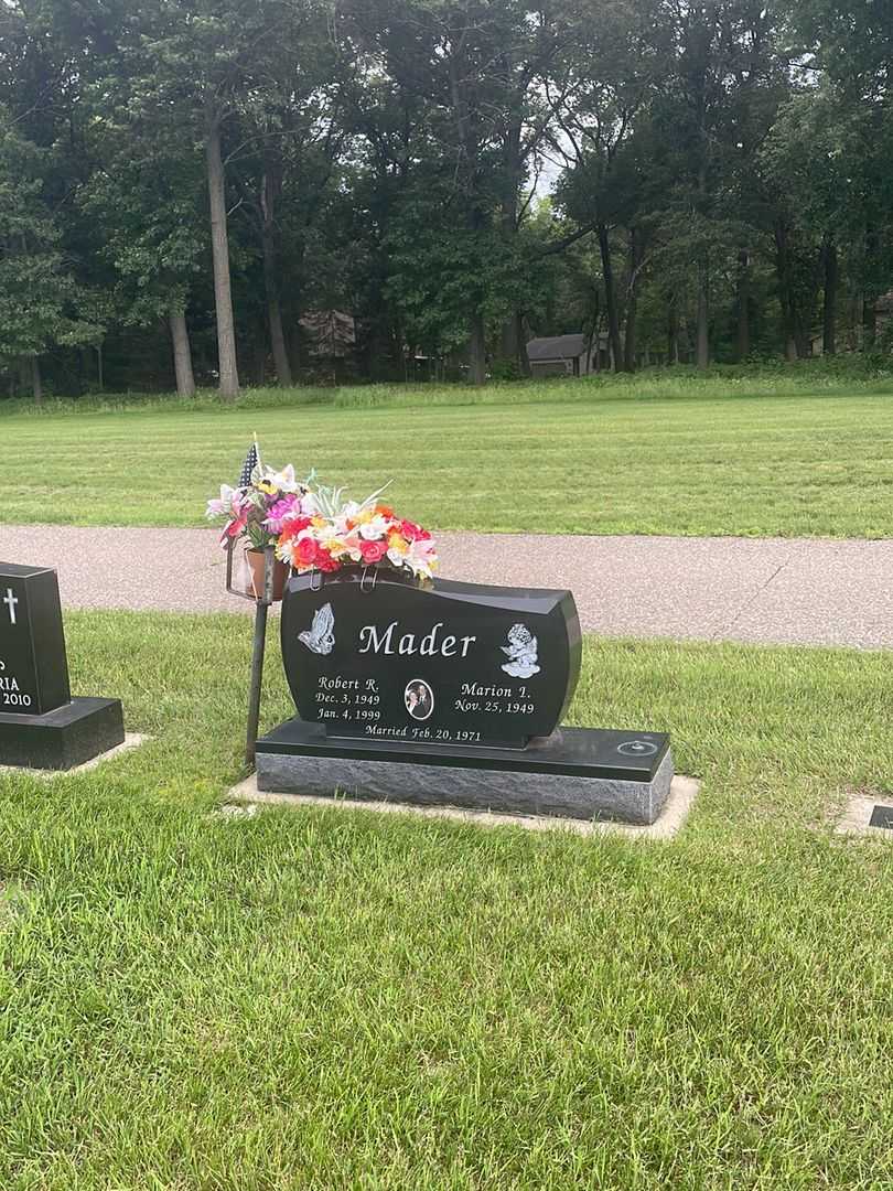 Robert R. Mader's grave. Photo 1