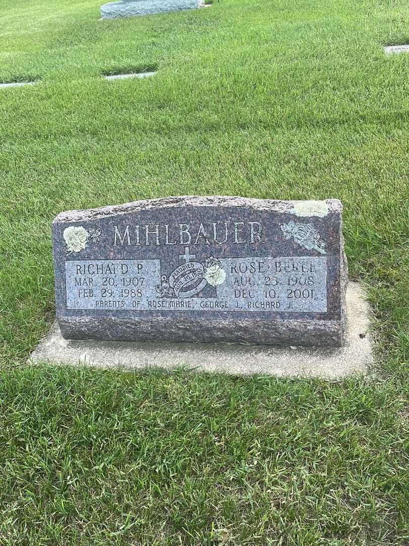 Rose Berle Mihlbauer's grave. Photo 2