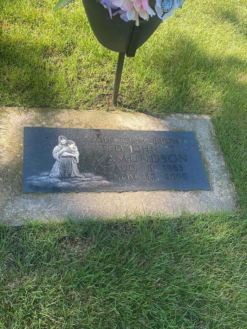 Ted John "T. J." Amundson's grave. Photo 2