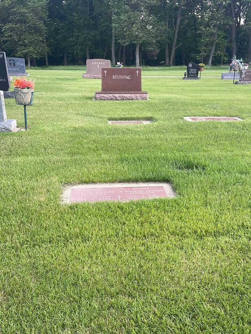 John B. Beuning's grave. Photo 2