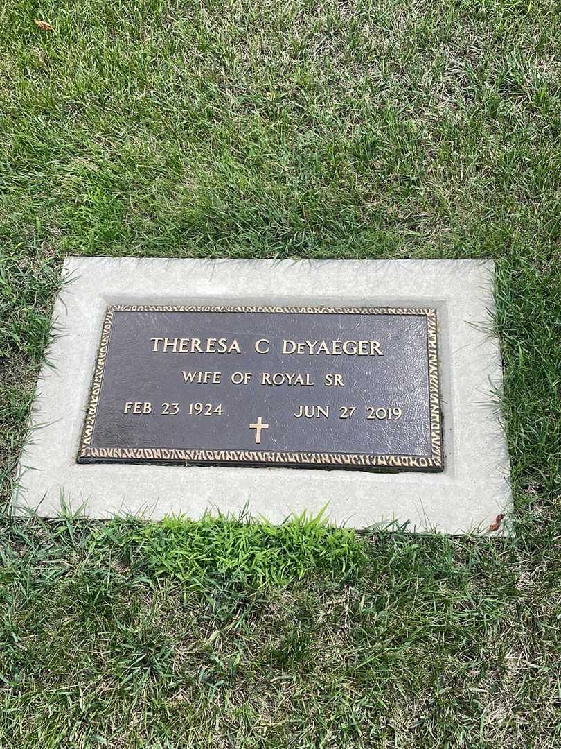 Theresa C. DeYaeger's grave. Photo 2
