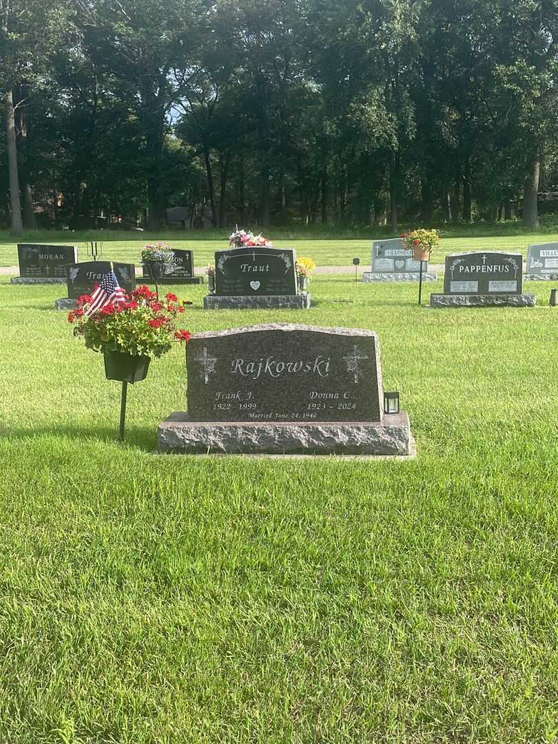 Frank J. Rajkowski Junior's grave. Photo 1