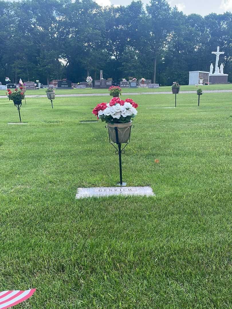 Hilda B. Genrich's grave. Photo 1