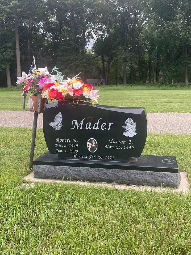 Robert R. Mader's grave. Photo 2