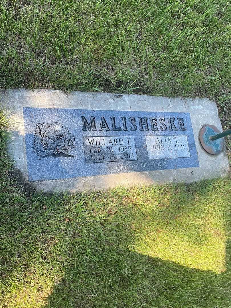 Willard F. Malisheske's grave. Photo 2