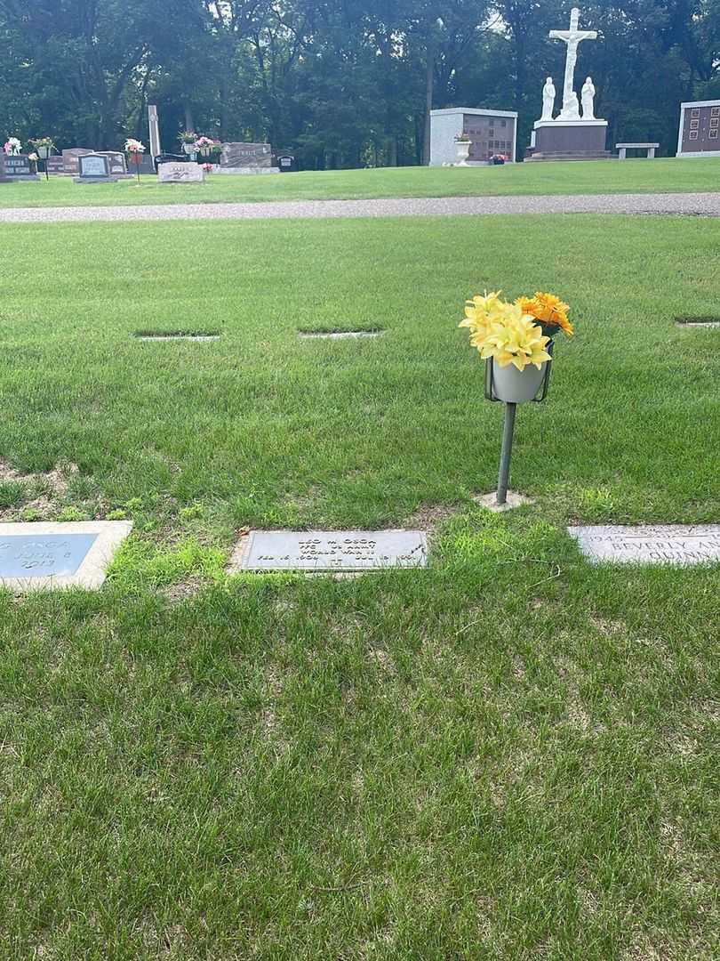 Leo M. Osga's grave. Photo 1