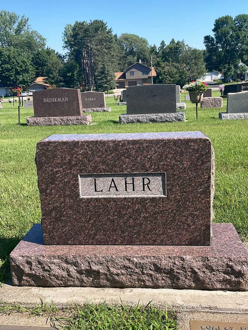 Michael Lahr's grave. Photo 3