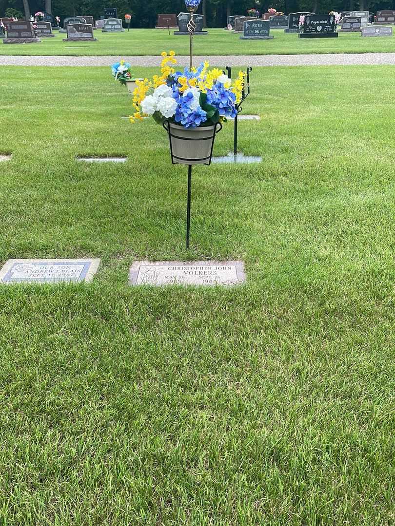 Christopher John Volkers's grave. Photo 1
