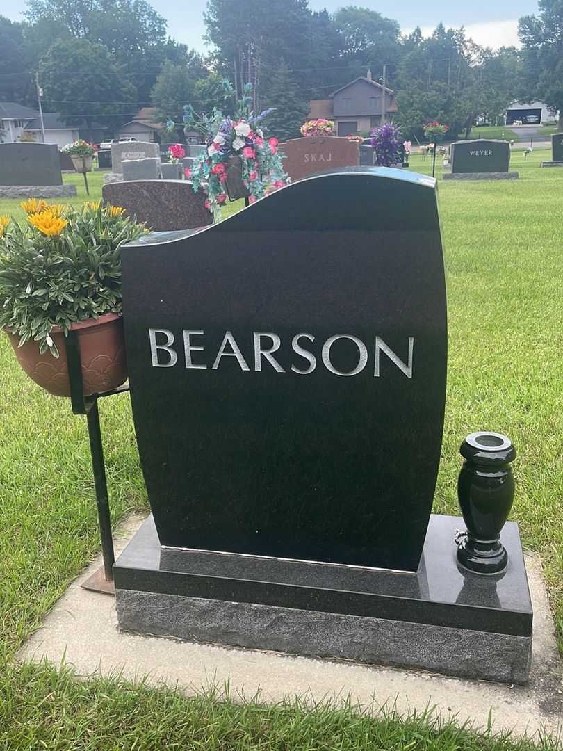 Thomas Gregory Bearson's grave. Photo 3