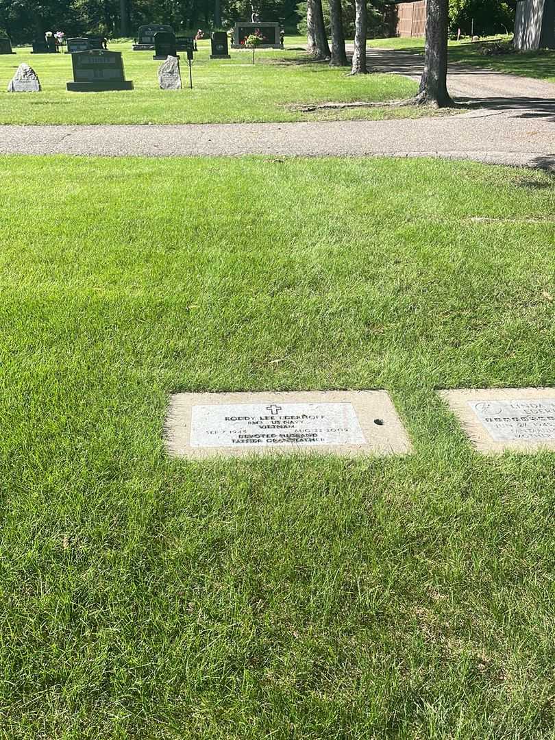 Roddy Lee Ederhoff's grave. Photo 1