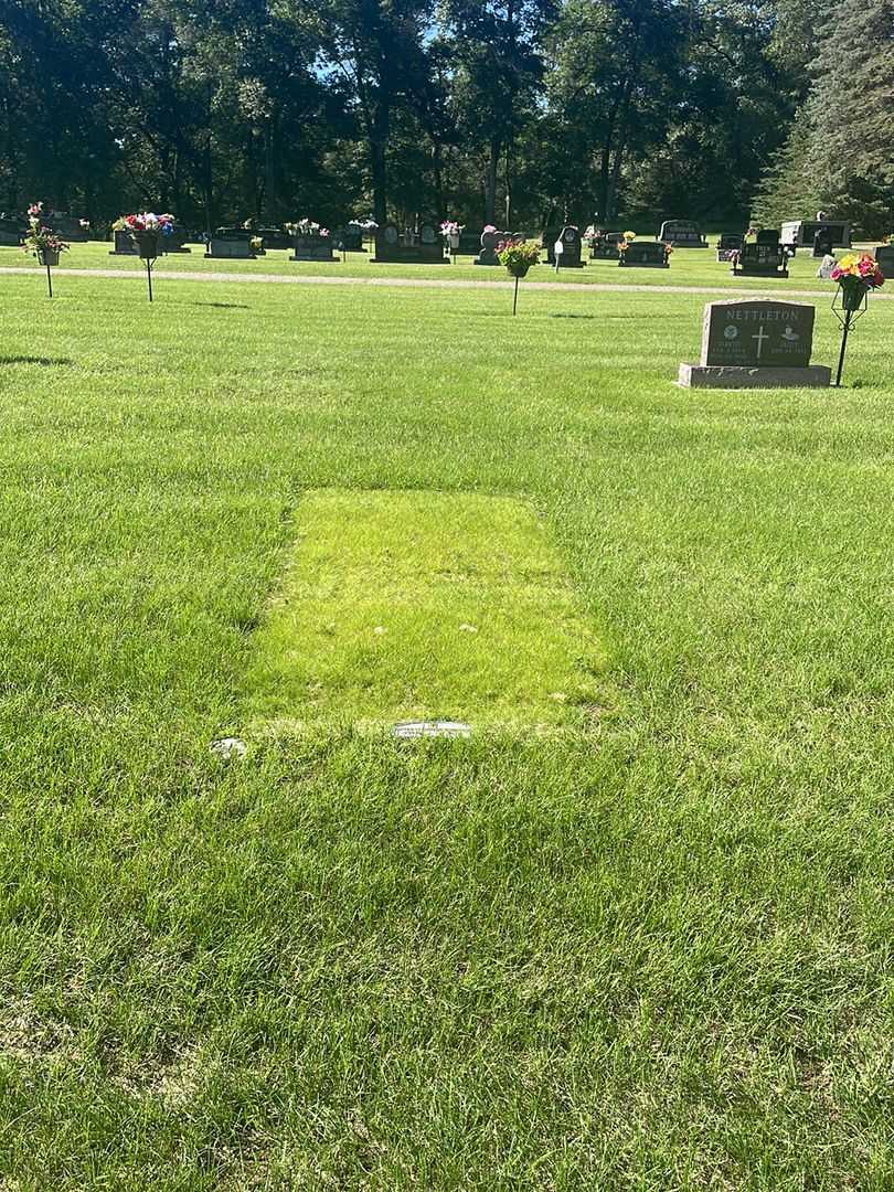 Kenneth E. Sahlin's grave. Photo 1