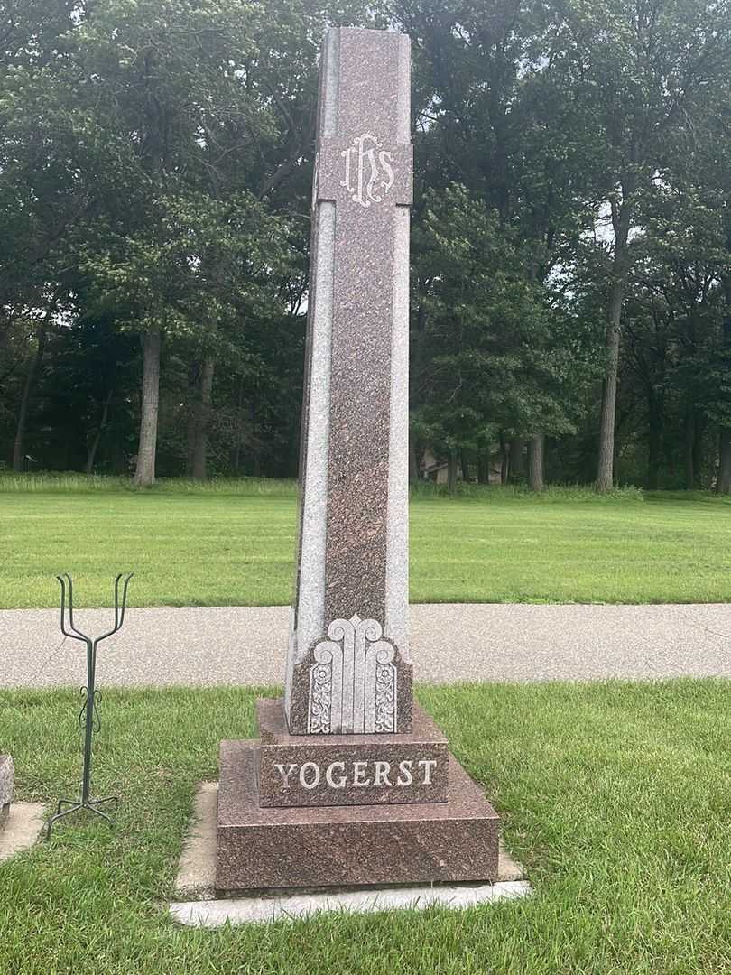 Frank N. Yogerst's grave. Photo 1