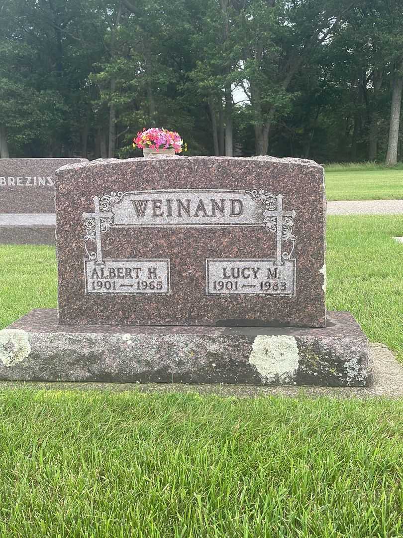 Lucy M. Weinand's grave. Photo 2