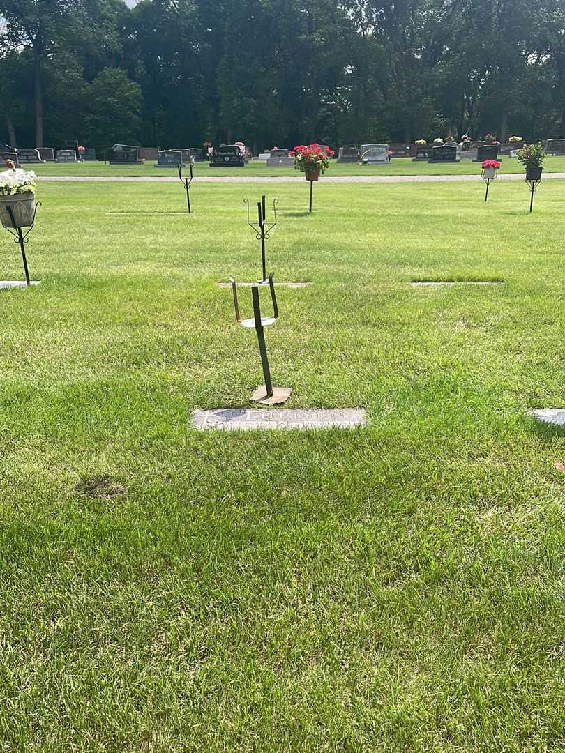 Alphonse M. Theisen's grave. Photo 1