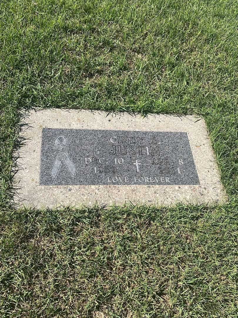 Cindy S. Justin's grave. Photo 2
