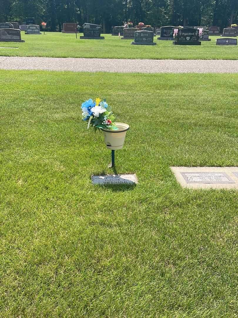 Taylor J. Wenning's grave. Photo 1