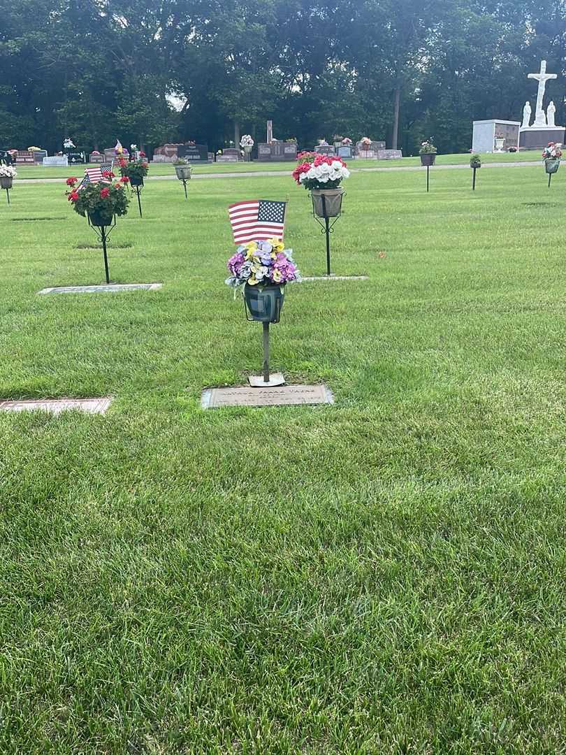 Arthur Frank Thene's grave. Photo 1