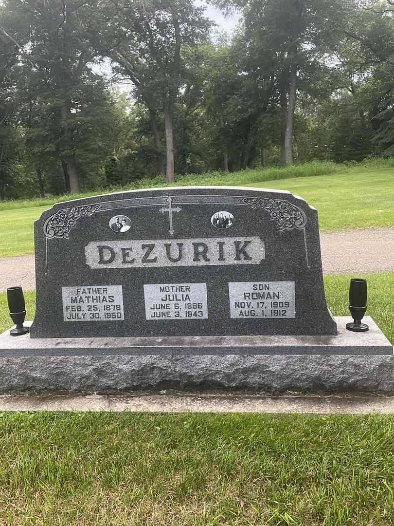 Roman DeZurik's grave. Photo 2
