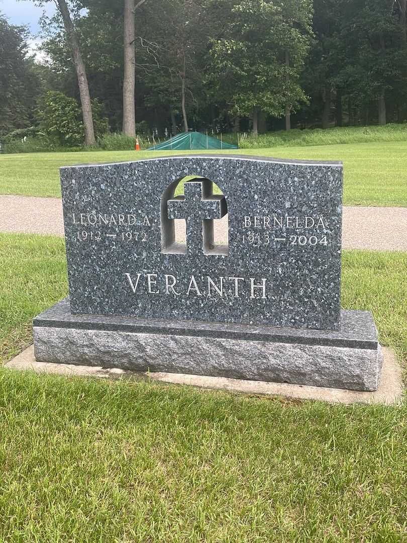 Leonard A. Veranth's grave. Photo 2