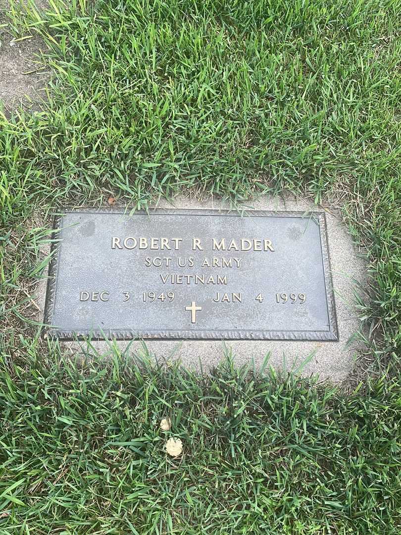 Robert R. Mader's grave. Photo 3