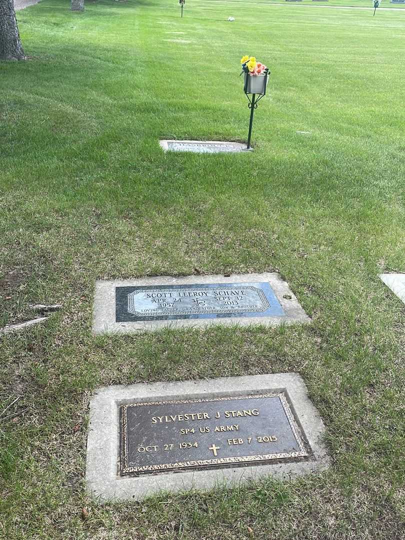 Scott Leeroy Schave's grave. Photo 1