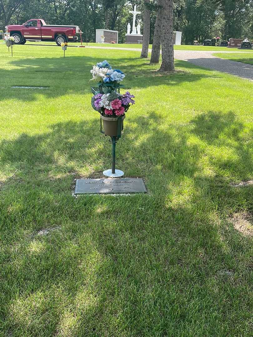John D. Pendergast's grave. Photo 1